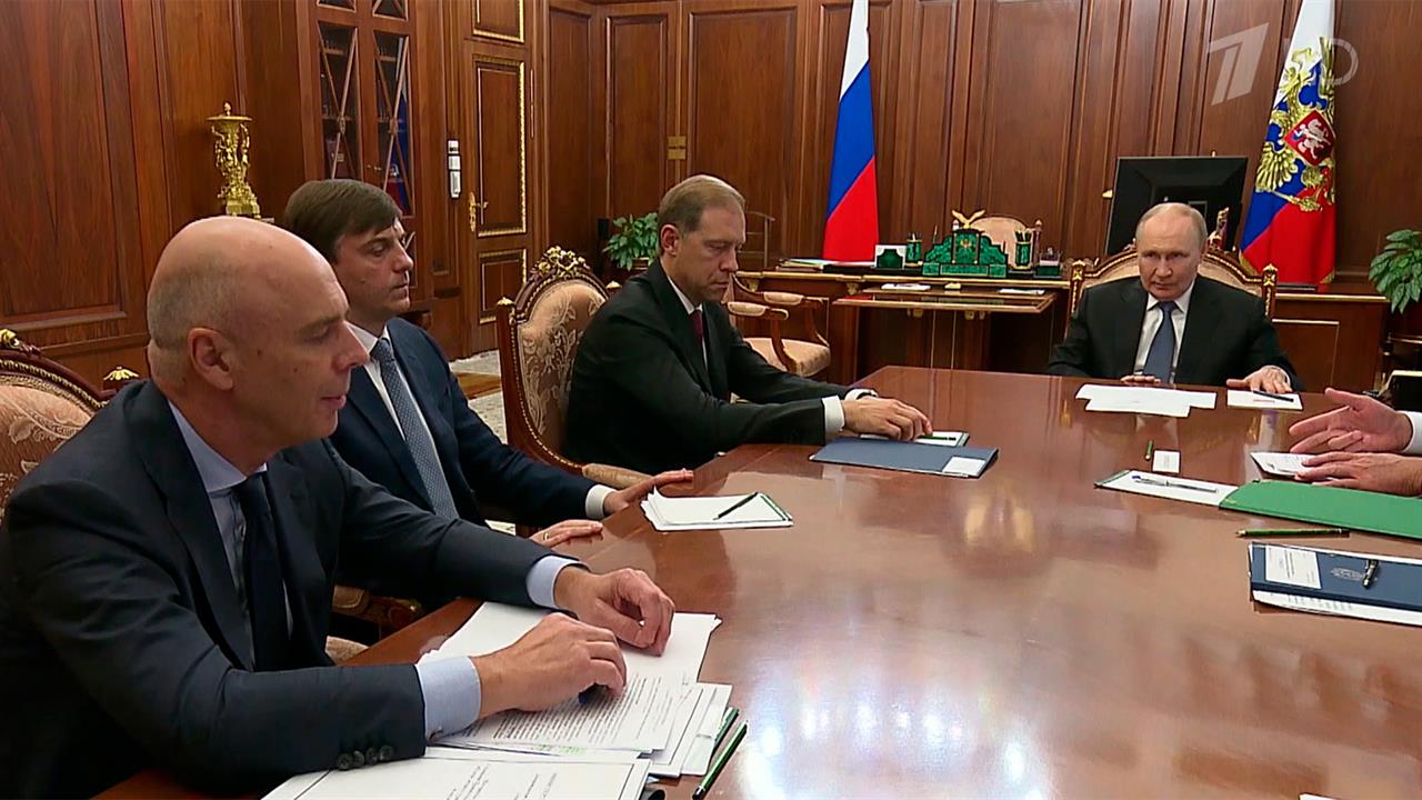 Подготовка к 1 сентября стала одной из тем совещания Владимира Путина с правительством