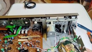 Кассетная дека SABA CD 780.
Замена пассиков.