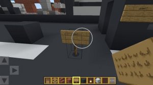 играю в майнкрафт и строю город