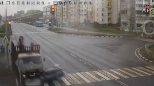 Дураки на машинах и видео о том, как нельзя управлять автомобилем. Опасные аварии на дороге