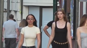 Прогулка по Москве где роскошные девушки ищут богатых мужчин Атмосфера гламура и уличного шика