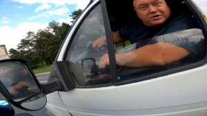 Позитивный мужик на газели.