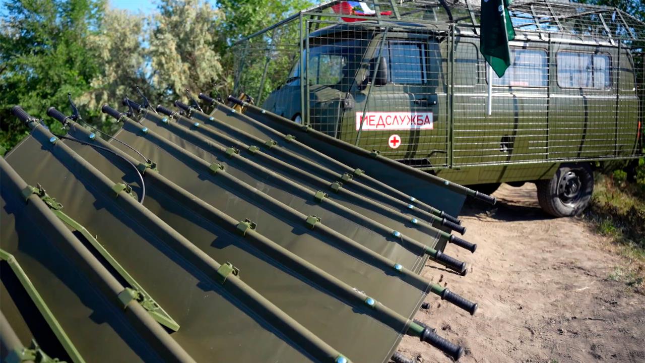 Военврачи накануне профессионального праздника получили технику для эвакуации раненых