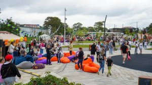 Первый библиофест «Мир между строк» объединил поколения на корсаковской набережной