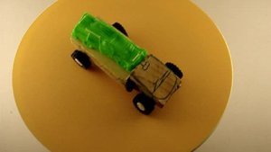 ЭВАКУАТОР С МАШИНОЙ ИЗ ДЕРЕВА