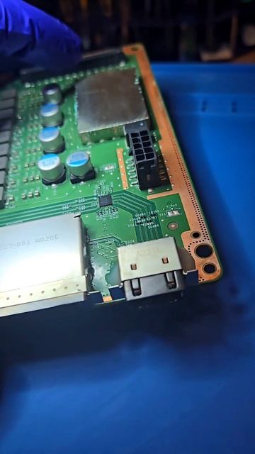 Ремонт HDMI разъёма Xbox Series X смотреть онлайн