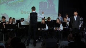 «Чёртово колесо» в исполнении Петрова Володи и детского духового оркестра  «Огни Магнитки»