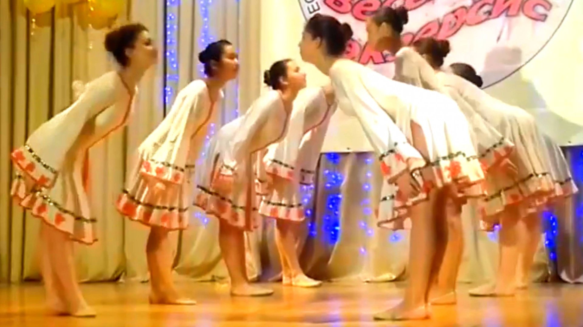 Девка по саду ходила танец.Хореогафический ансамбль "Сирин" смотреть онлайн