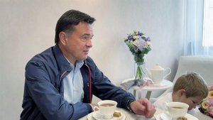 Андрей Воробьев поздравил Героя России Людмилу Болилую с Днем военного медика