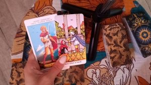 помогать ли загаданному человеку? таро