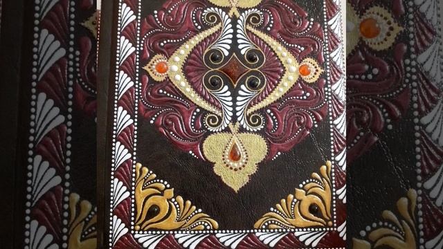 Ручная роспись ежедневника в смешанной технике (точечная и текстурная роспись) смотреть онлайн