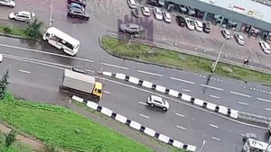 В Красноярске автобус занесло и он влетел в столб