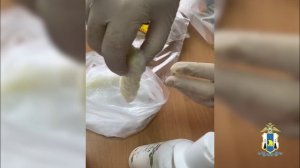 Полицией Сахалина задержан наркодилер, получивший героин и метадон в ёмкостях с бальзамом для волос