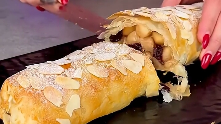 Самый вкусный ШТРУДЕЛЬ...🥐🍏🍎😋 Рецепт в описании ✍️