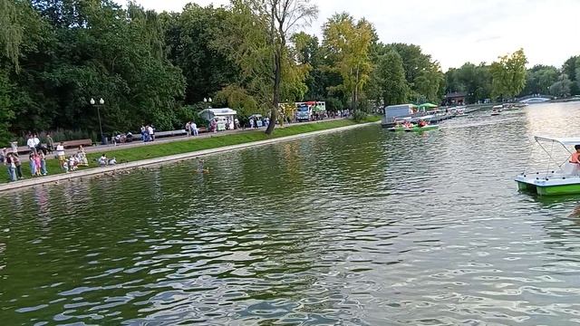 Парк Горького Москва.Катамараны на Голицинском пруду рарка