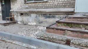 Состояние крыльца во дворе 28 августа 2025