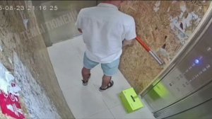 Незаменимый курьер золотого яблока оставил влажный сюрприз жителям ЖК «Облака» в Тюмени !!!