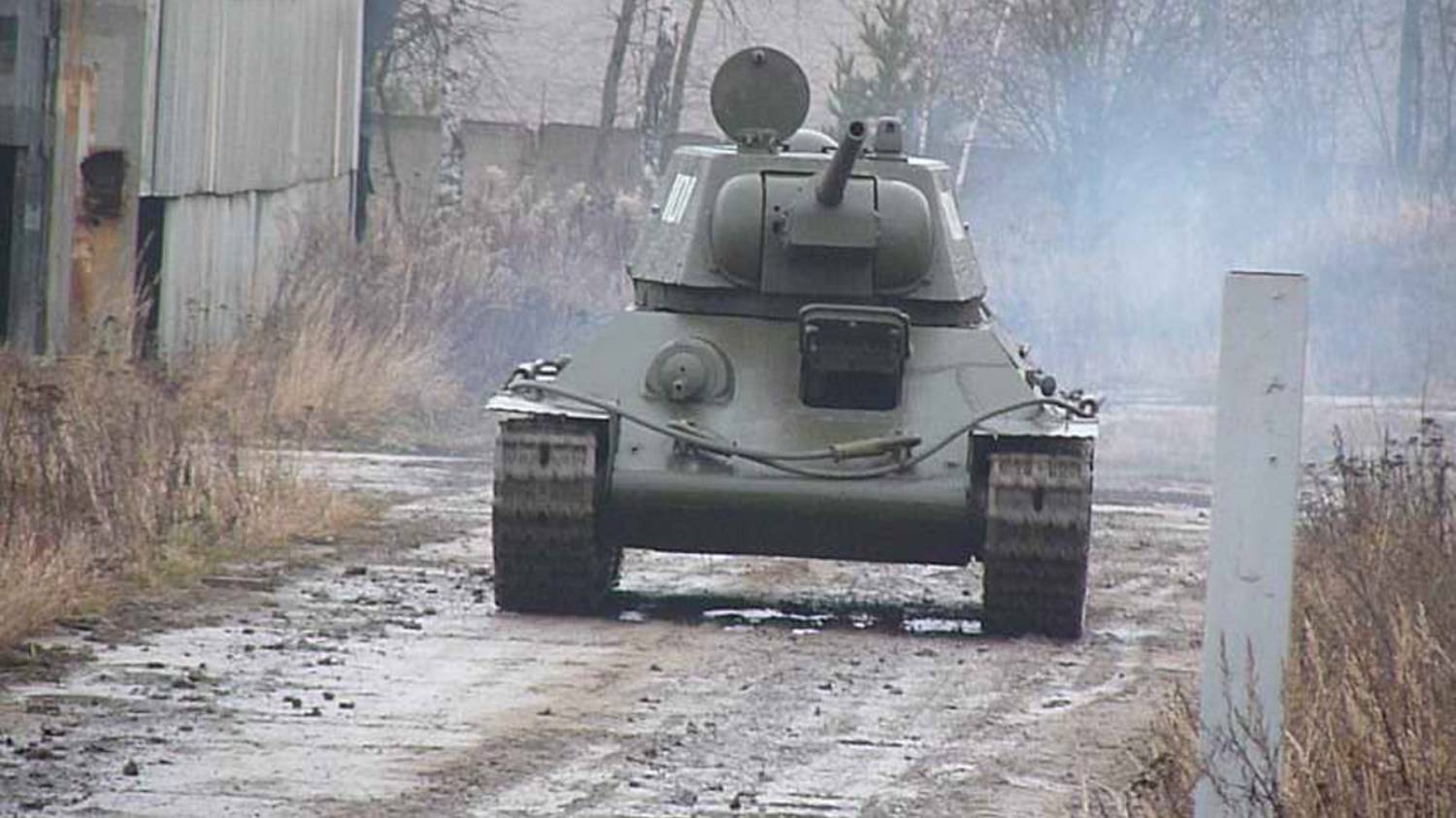 Обкатка танка Т-34 "Снайпер" после ремонта, танковый музей в Кубинке, декабрь 2008 смотреть онлайн