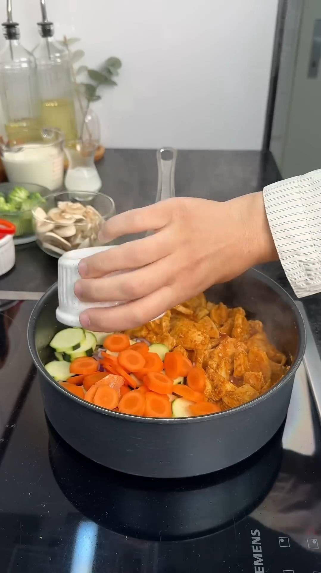 Курица в соусе с овощами смотреть онлайн