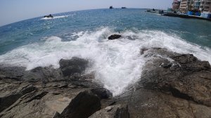 Волны черного моря в  Утесе  Отдых на море. Музыка и волны