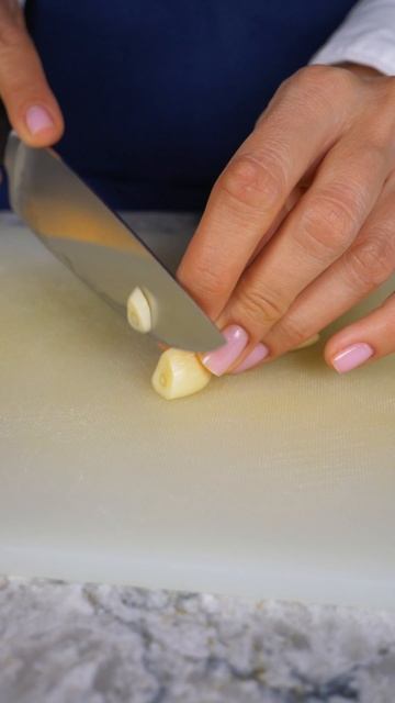 Лето мы всегда встречаем с окрошкой, и так же красиво предлагаем его проводить!