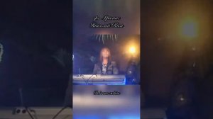 Девочка ждёт.