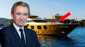 Самый богатый человек планеты — на что он тратит миллиарды?