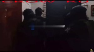 В Оренбургской области татуированный ворвался в отдел полиции и избил полицейских !!!