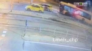 В Болгарии водитель-новичок влетел в салон автобуса