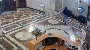 Двух руферов задержали на шпиле сталинской высотки на Кудринской площади в Москве