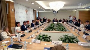 Министр просвещения С. Кравцов провел встречу со школьниками, которые набрали 300-400 баллов на ЕГЭ.