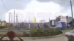 Ветер снёс батут с детьми.