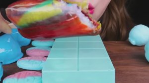 ASMR 1. голубого цвета. 2. Разноцветный