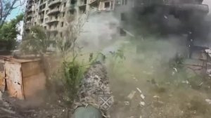 Уничтожение немецкого танка Leoprad 2A4 ударами FPV-дронов во временно оккупированном Красноармейске