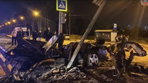 Мерседес "всмятку", один человек погиб в ДТП на трассе М-8 "Холмогоры"