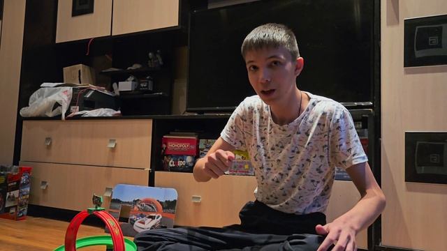 Обзор игрушек машинок Хот вилсов и трасу ! смотреть онлайн