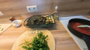 Мясной рулет, овощи в духовке.