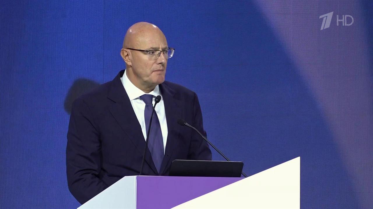 Вице-премьер Дмитрий Чернышенко принял участие в работе форума "Технопром"