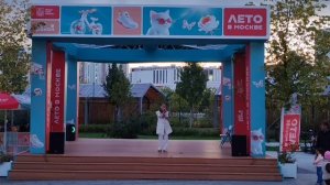 За розовым морем поёт Надирова Алиса