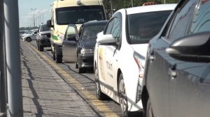 НЕЛЕГАЛЬНЫЕ ТАКСИСТЫ АТАКУЮТ ПАССАЖИРОВ В АЭРОПОРТУ ЕМЕЛЬЯНОВО