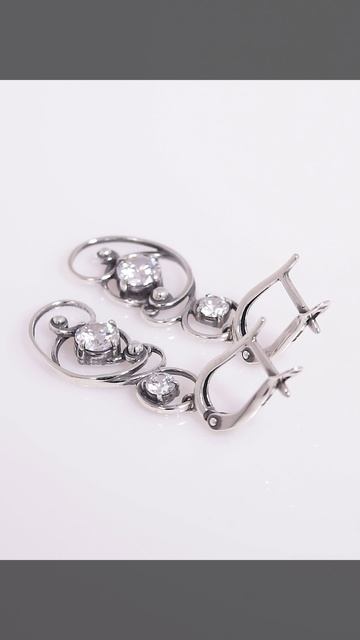 Крупные ажурные серебряные серьги с фианитами Б33815874