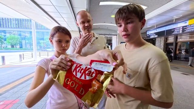Пробуем все вкусы KitKat что сможем найти в Японии смотреть онлайн
