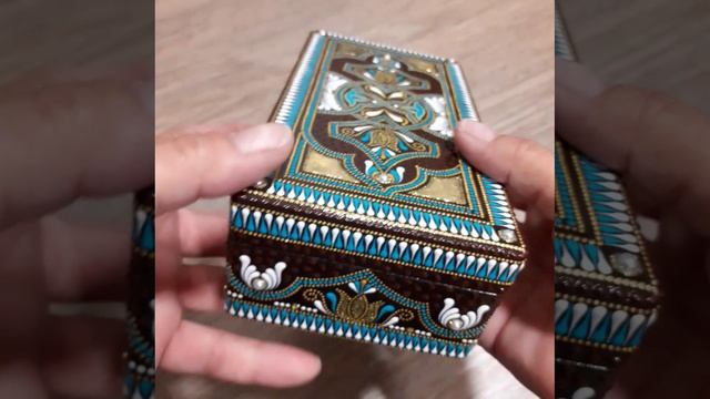 Шкатулка-купюрница декорирована точечной и текстурной росписью смотреть онлайн
