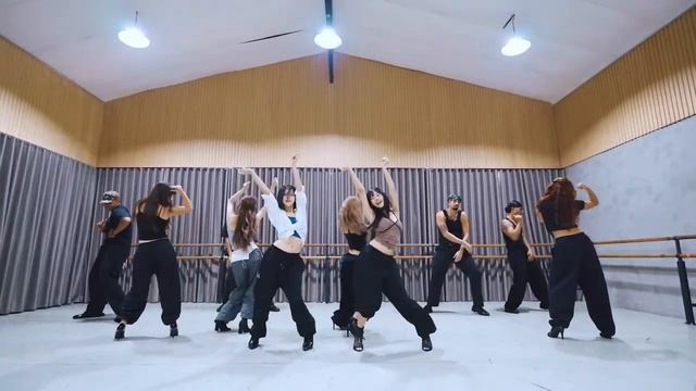 Kiss of life-Lips hips kiss dance practice mirrored смотреть онлайн