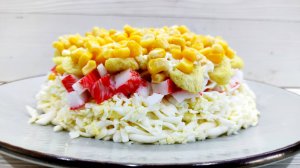 Крабовый салат Новинка с сухариками. Рецепт салата.