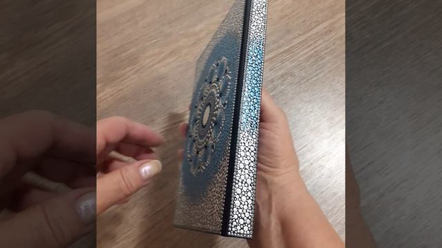 Ежедневник декорирован точечной и текстурной росписью смотреть онлайн