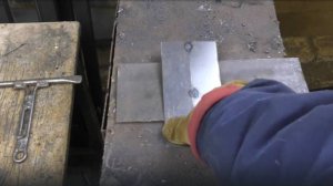 Возможно ли заварить 0,5 мм. металл электродом     Почему не все инверторы на это способны