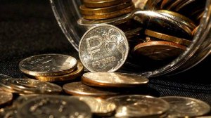 Девальвацию рубля назвали риском для экономической политики России