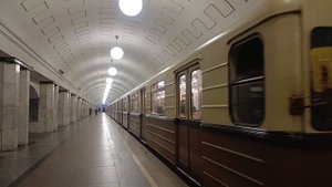 Ретро поезд на станции Охотный ряд