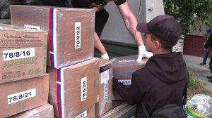 Вартовчане отправили автомобильные колёса и школьные принадлежности на Донбасс